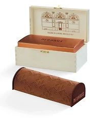 Neuhaus Holiday Buche Yves Mattagne Chocolate