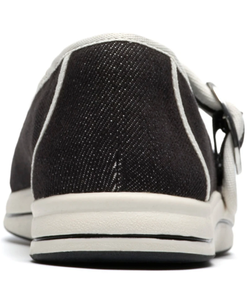 Clarks Women's Breeze Janey Round Toe Flats