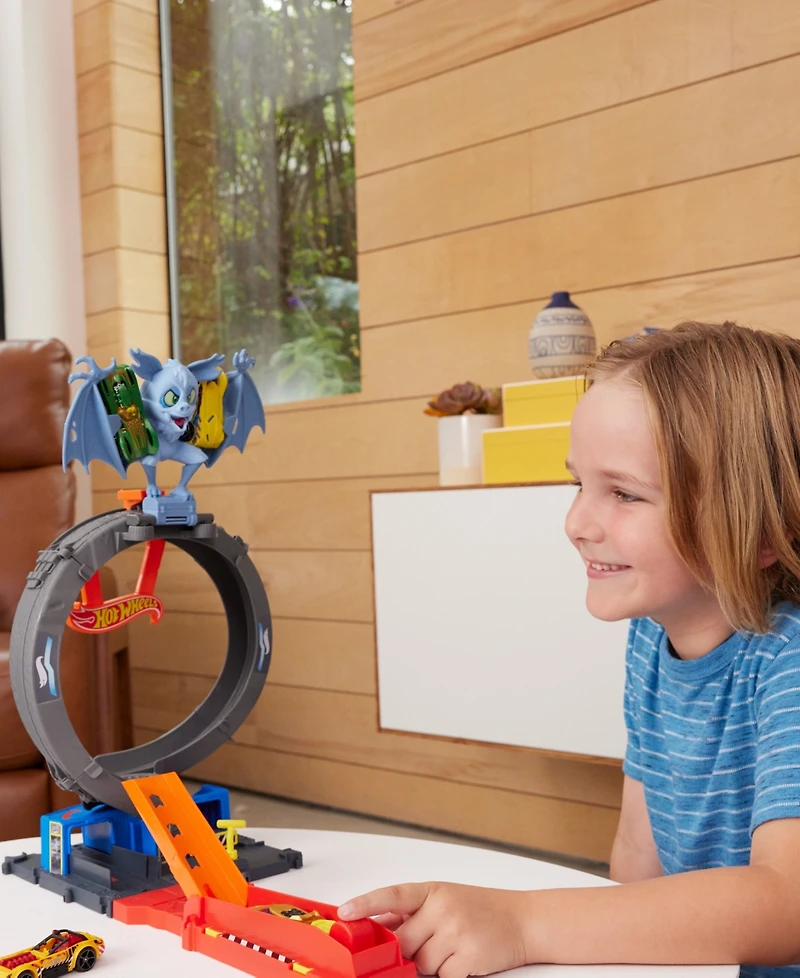 Hot Wheels City Bat Loop Attack Playset