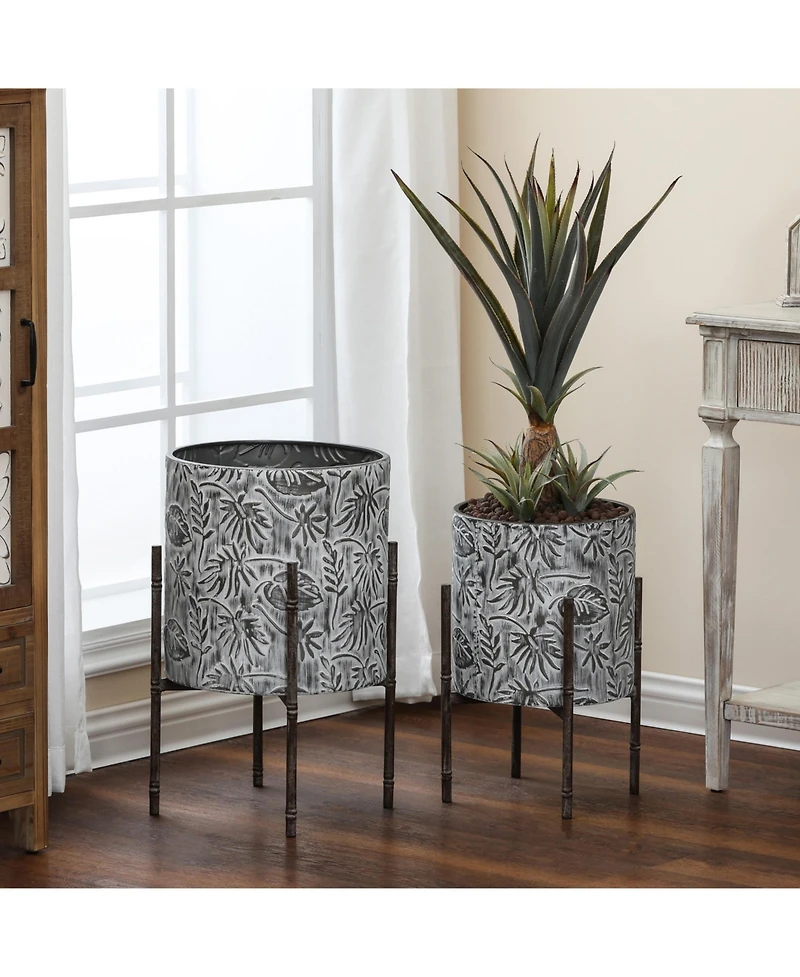 LuxenHome Set of 2 Coastal Distressed White and Gray Metal Cachepot Planters with Metal Stand