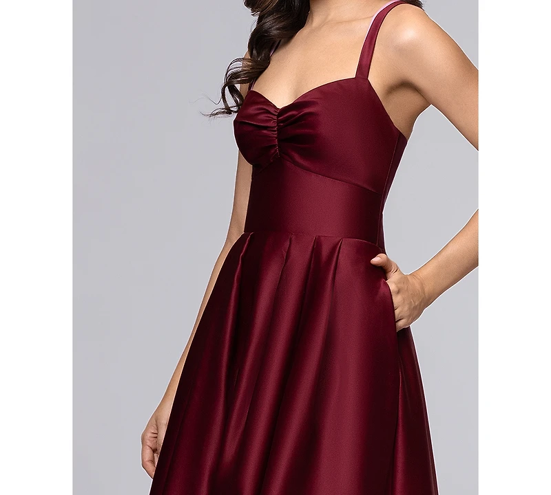Blondie Nites Juniors' Sweetheart Neck Gown