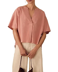 Celtic & Co. Women's Short Sleeve V-Neck Dipped Hem Blouse