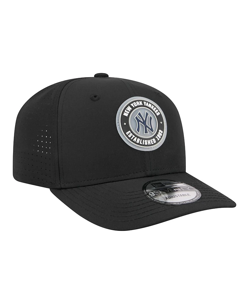 New Era Men's Black New York Yankees Circle 9SEVENTY Adjustable Hat