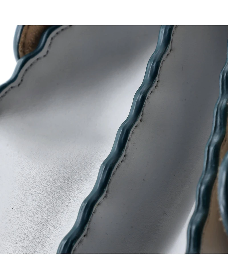 Pre-Owned Fendi Medium Kan I Bag Leather