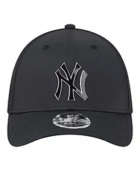 New Era Men's Black York Yankees Metallic 39THIRTY M-Crown Flex Hat