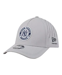 New Era Men's Gray York Yankees Patch 39THIRTY A-Frame M-Crown Perforated Flex Hat