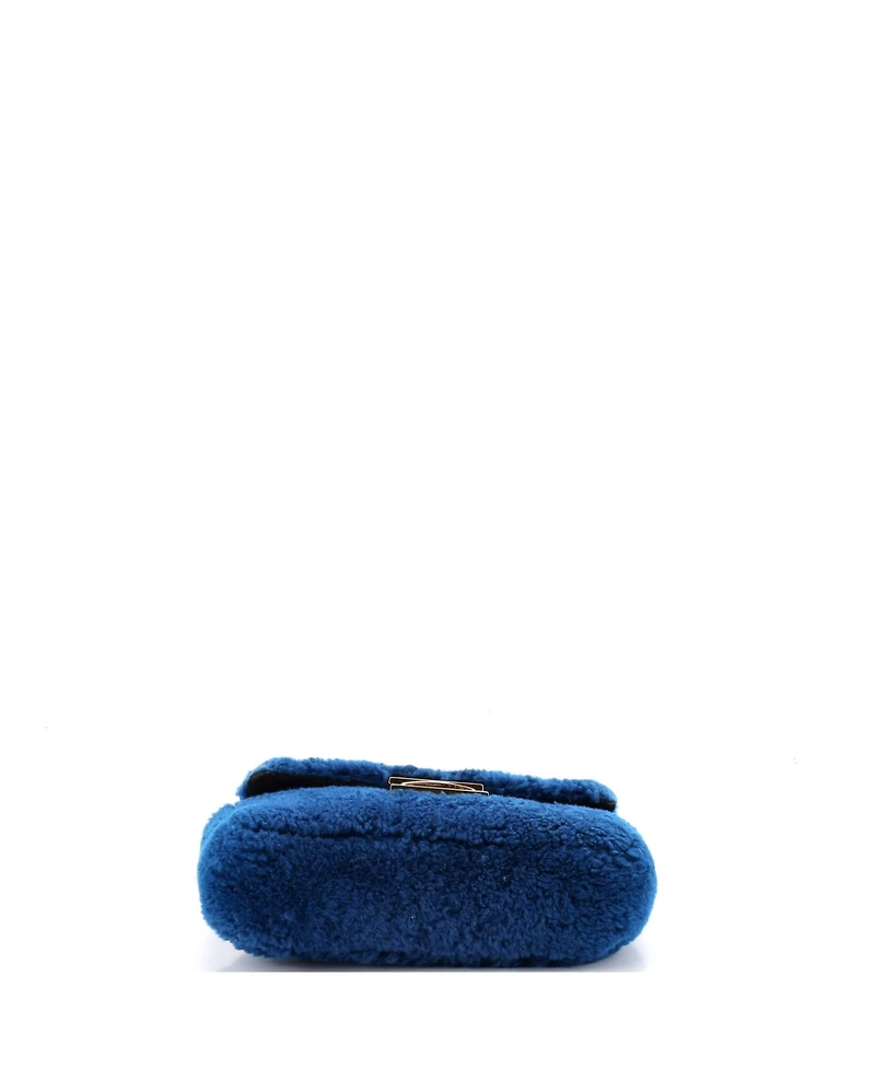 Pre-Owned Fendi Medium Be Baguette Flap Bag Shearling