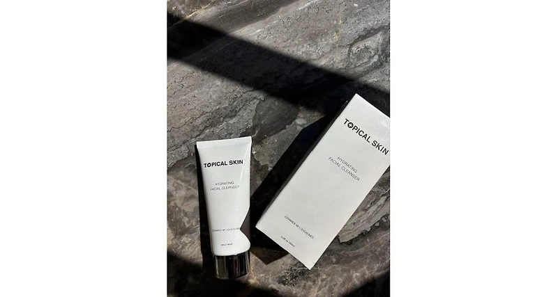 Topical Skin Hydrating Facial Cleanser With Oleosomes And Ceramide