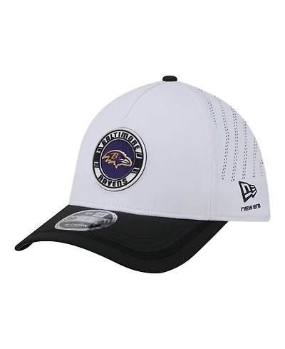 New Era Men's White/Black Baltimore Ravens Patch 39THIRTY A-Frame M-Crown Perforated Flex Hat