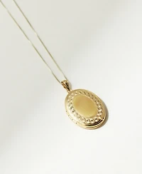 The M Jewelers Oval Photo Locket Necklace