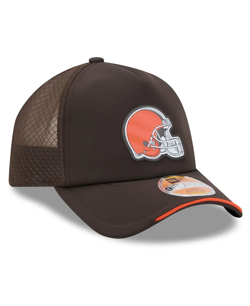 New Era Men's Brown Cleveland Browns 2026 Sideline Apex 9FORTY Adjustable Trucker Hat