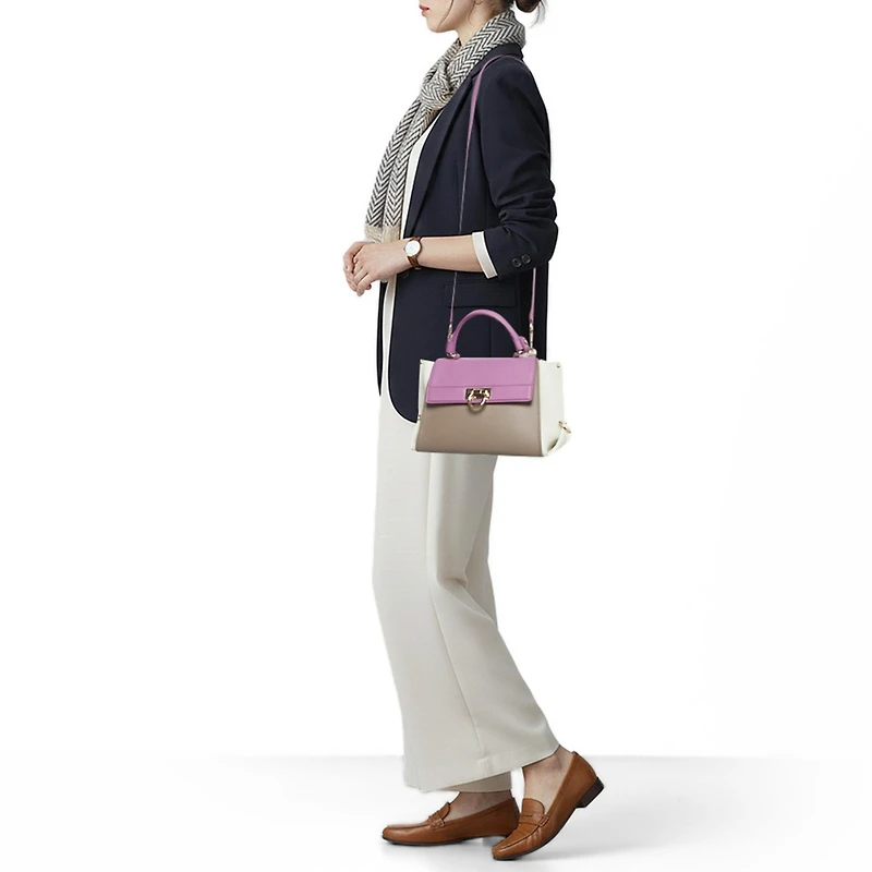 Pre-Owned Salvatore Ferragamo Women's Weight Ferragamo Sofia Small Leather Top Handle Bag
