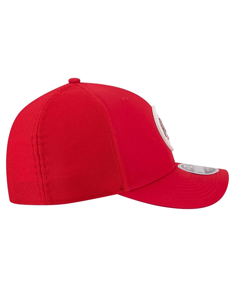 New Era Men's Tampa Bay Buccaneers Floral 9FORTY M-Crown Adjustable Trucker Hat
