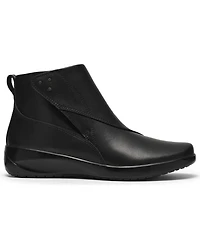 Clarks Women's Kaetlyn Flow Round Toe Booties