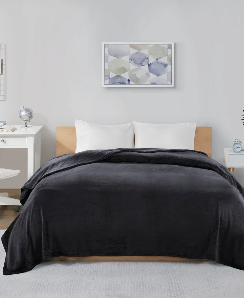 Intelligent Design Microlight Oversized Plush Blanket