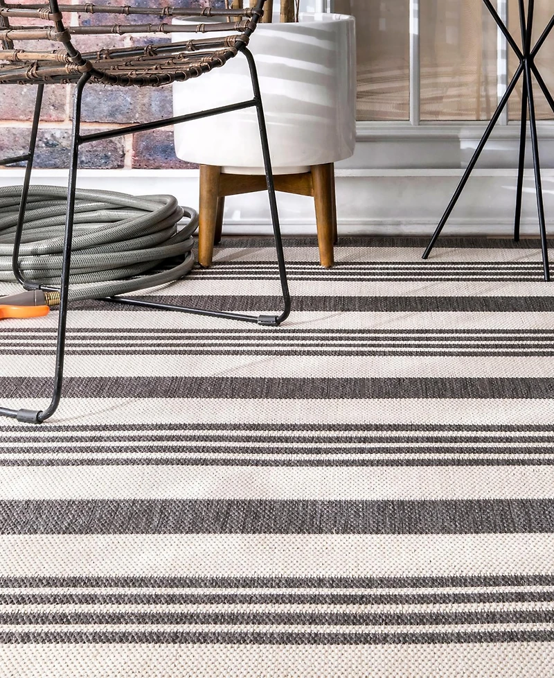 nuLoom Dawn OWDN29B 5'3" x 7'6" Outdoor Area Rug