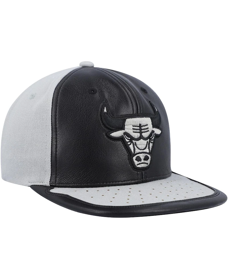 Men's Mitchell & Ness Black, Gray Chicago Bulls Day One Snapback Hat