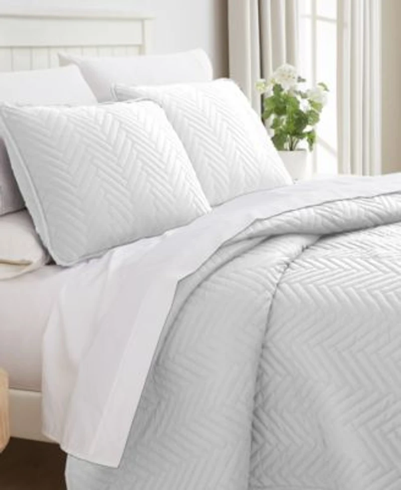 Southshore Fine Linens Solid Color Chevron Quilt Sets