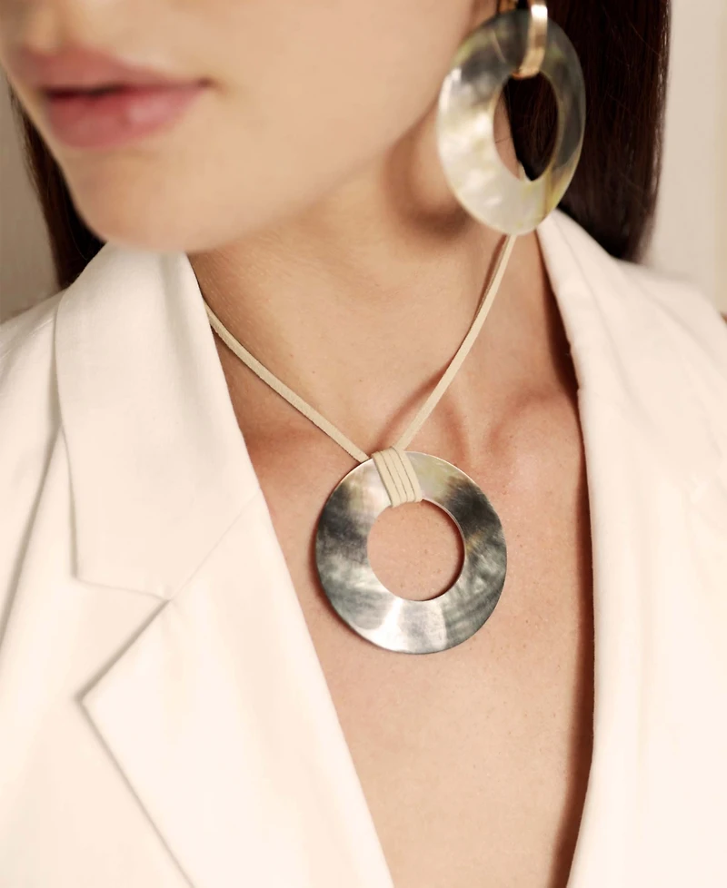 Ettika 18K Gold Plated Iridescent Shell Circle Pendant Adjustable Necklace