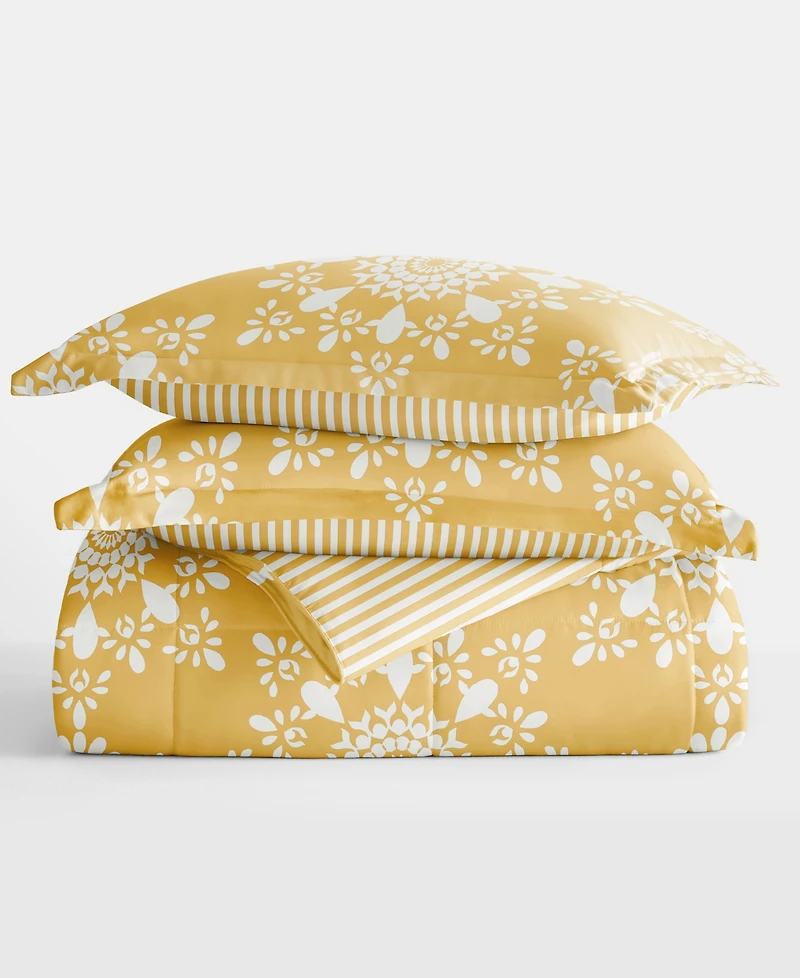 ienjoy Home Ultra Soft Daisy Medallion Reversible 2- Pc. Comforter Set, Twin
