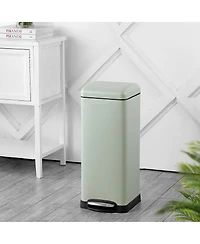 Betty Retro Step-Open Trash Can with Liners