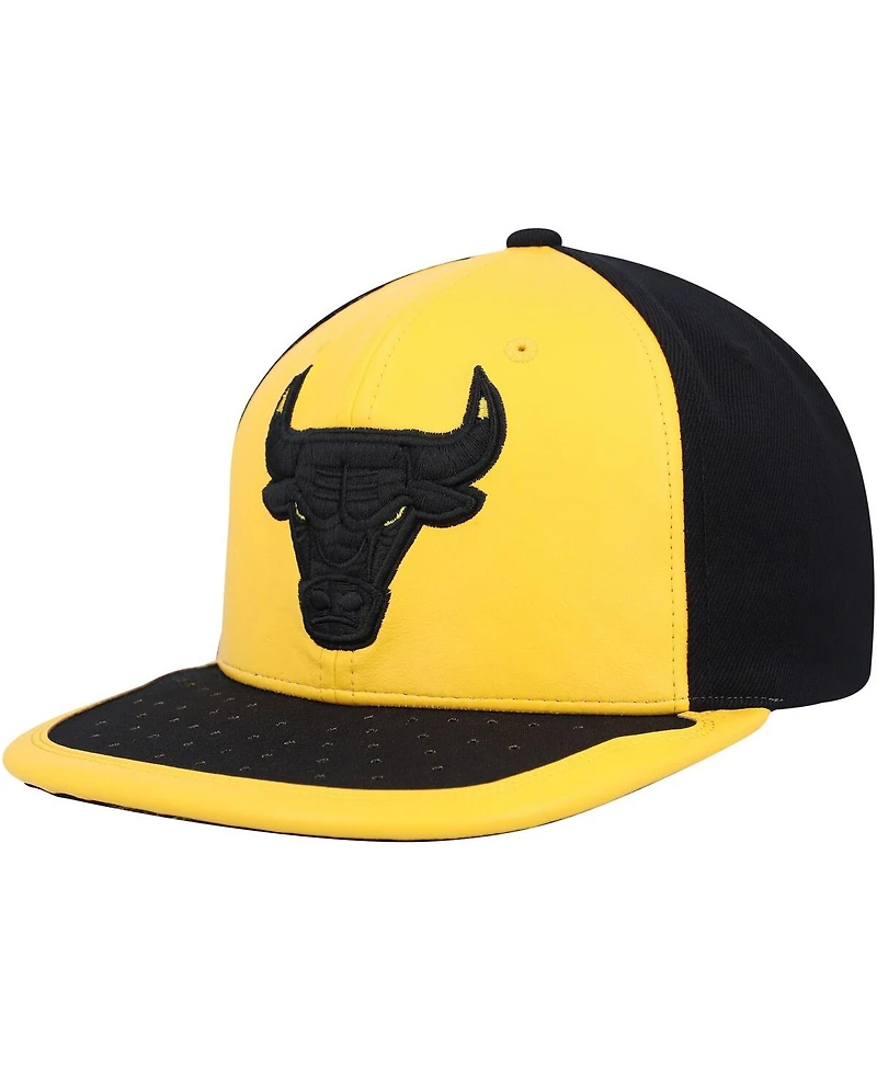 Men's Mitchell & Ness Yellow, Black Chicago Bulls Day One Snapback Hat