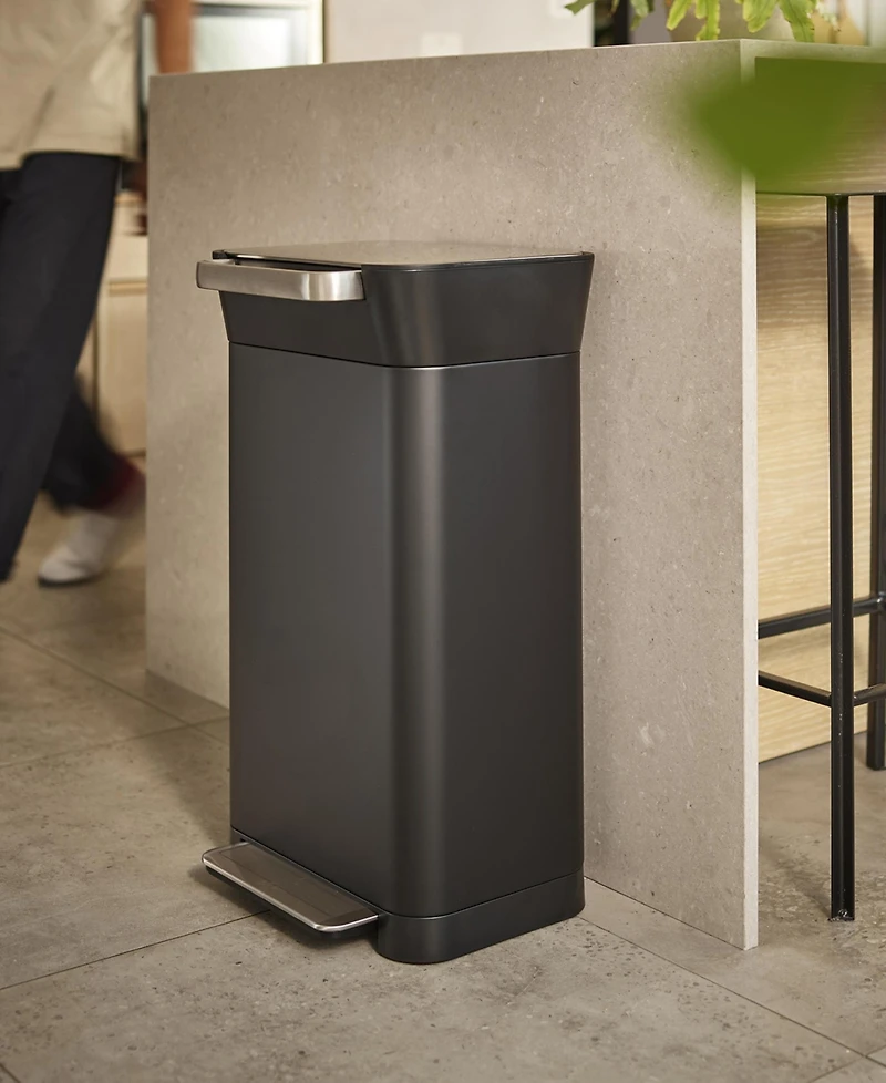 Joseph Joseph Titan 30-Liter Trash Compactor