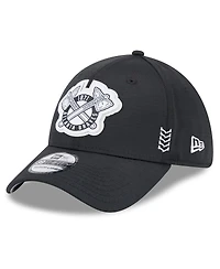 Men's New Era Black Atlanta Braves 2024 Clubhouse 39THIRTY Flex Fit Hat