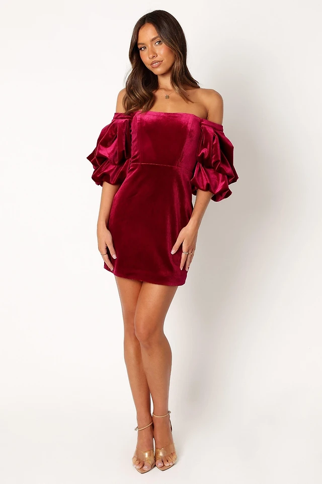 zara velvet mini dress Zara red velvet voluminous mini dress by Zara