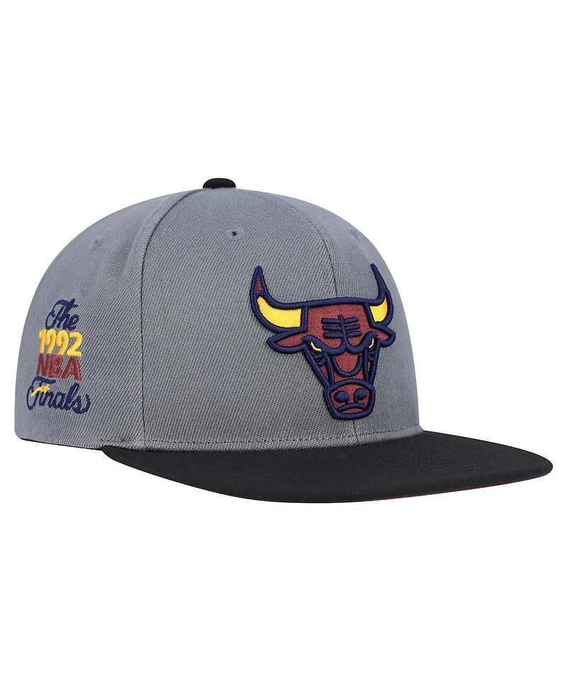 Mitchell & Ness Men's Gray/Black Chicago Bulls Core Snapback Hat