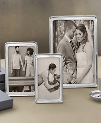 Mariposa Signature Frame, 8"x10"