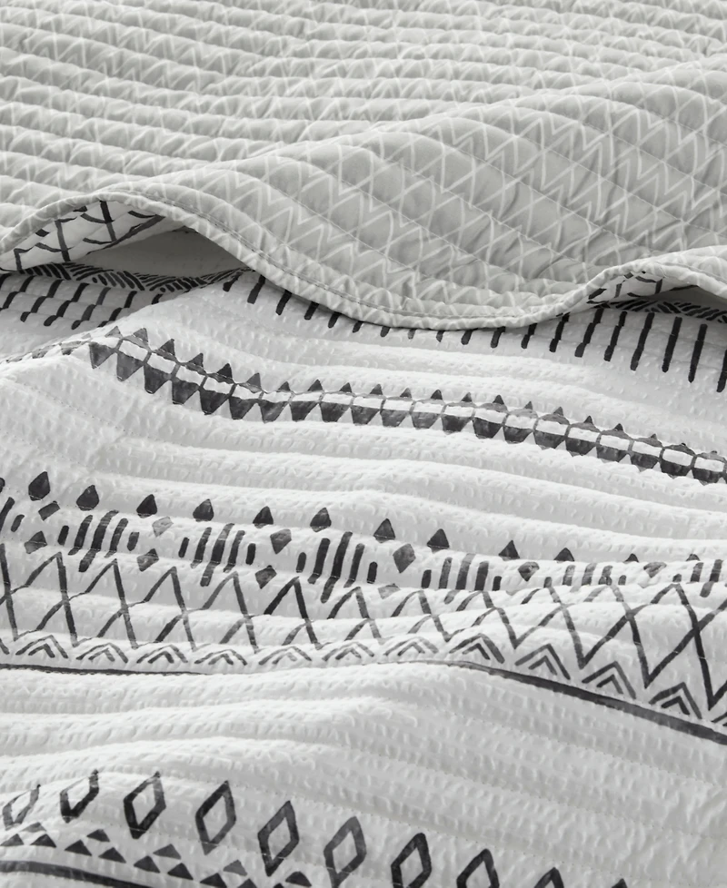 Madison Park Fraser Reversible Printed Microfiber Seersucker 3-Pc. Quilt Set, King/California King