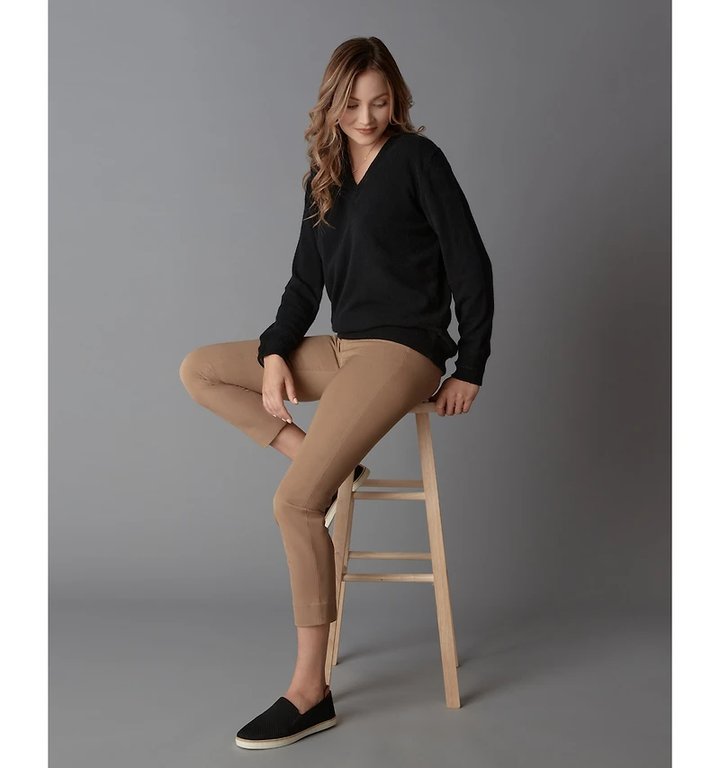 LuxLined Women's Itch-Free Cashmere V-Neck Sweater with Soft Inner Lining