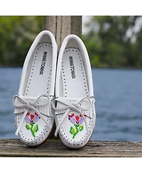 Minnetonka Women's Ziigwan Waabigwan Beaded Moccasins