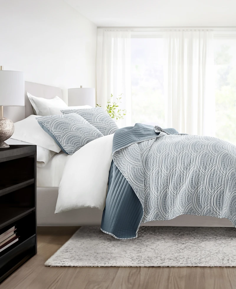 ienjoy Home Scallop Reversible -Pc. Lightweight Quilt Set