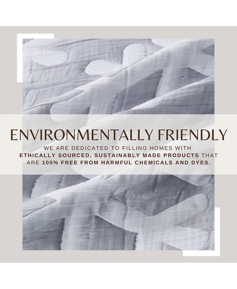 Winter-Themed Snowflake Matelasse Quilt Set with Shams