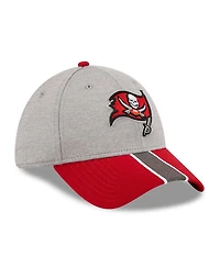 New Era Men's Heather Gray/Red Tampa Bay Buccaneers Striped 39THIRTY Flex Hat