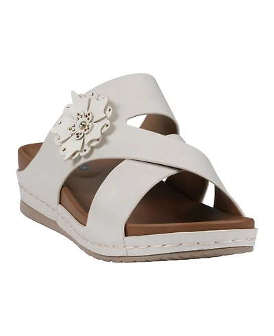 Gc Shoes Women's Nessie Flower Wedge Sandals