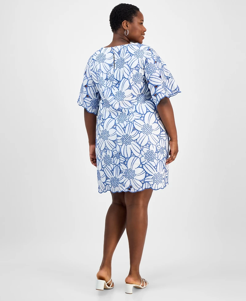 Sandra Darren Plus Embroidered Floral Shift Dress