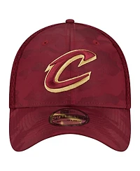 New Era Men's Wine Cleveland Cavaliers Subtle Camo 39THIRTY Flex Hat