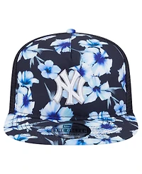 New Era Men's Navy New York Yankees Adventure Pattern Golfer Trucker Snapback Hat