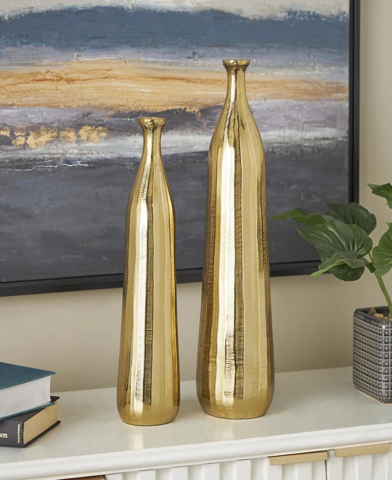 Rosemary Lane 19.5" Aluminum Metal Decorative Vase with Wavy Accents and Textured Ridges