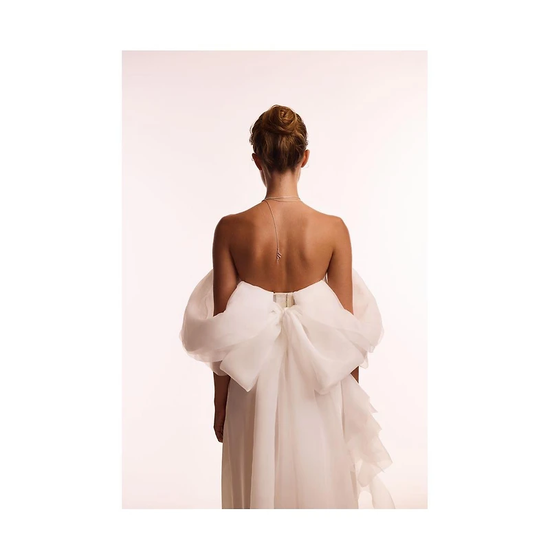 Milla Women's Dreamy off-shoulder blouse with meringue flounces
