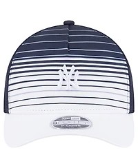 New Era Men's Navy New York Yankees Gradient 9FORTY M-Crown Adjustable Hat