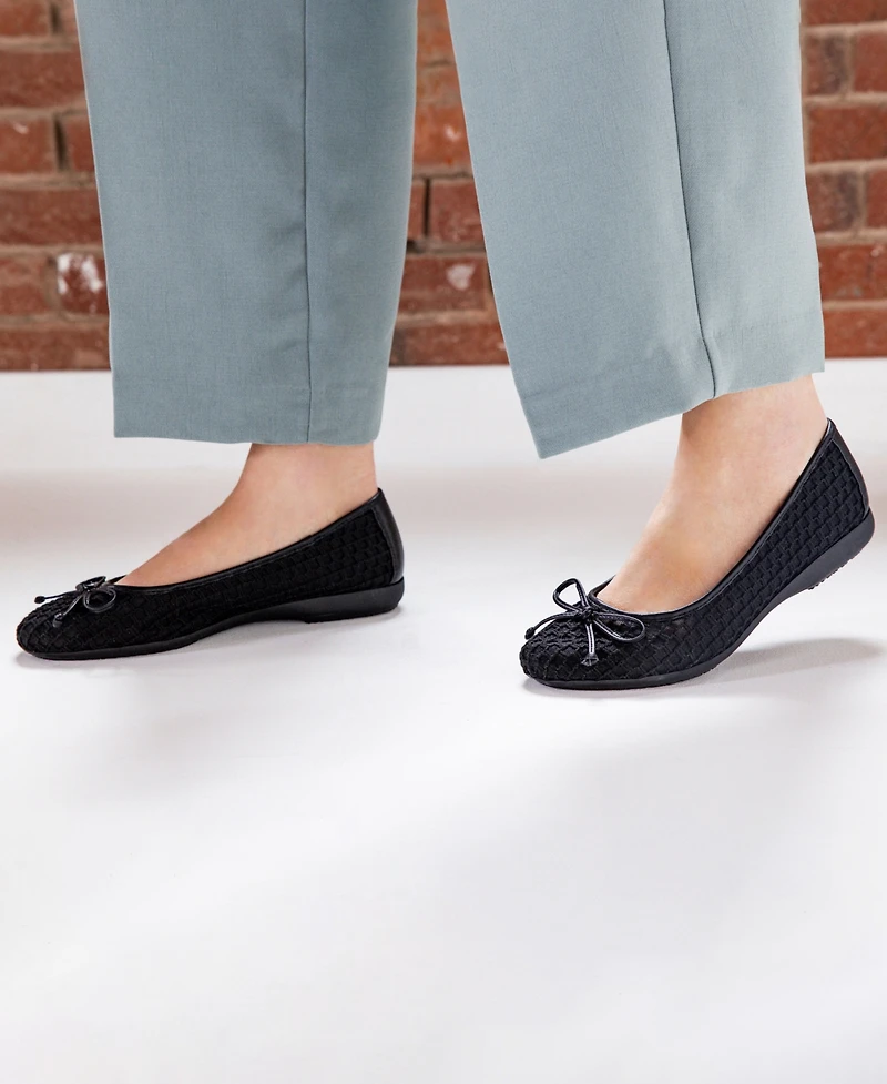 Cliffs by White Mountain Women's Chelcy Round Toe Ballet Flats