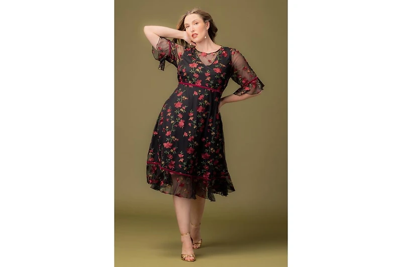 Women's Plus Wildflower Embroidered Floral Mesh Cocktail Dress