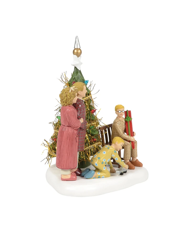 Department 56 The Family Opens Their Gifts Village Accessory