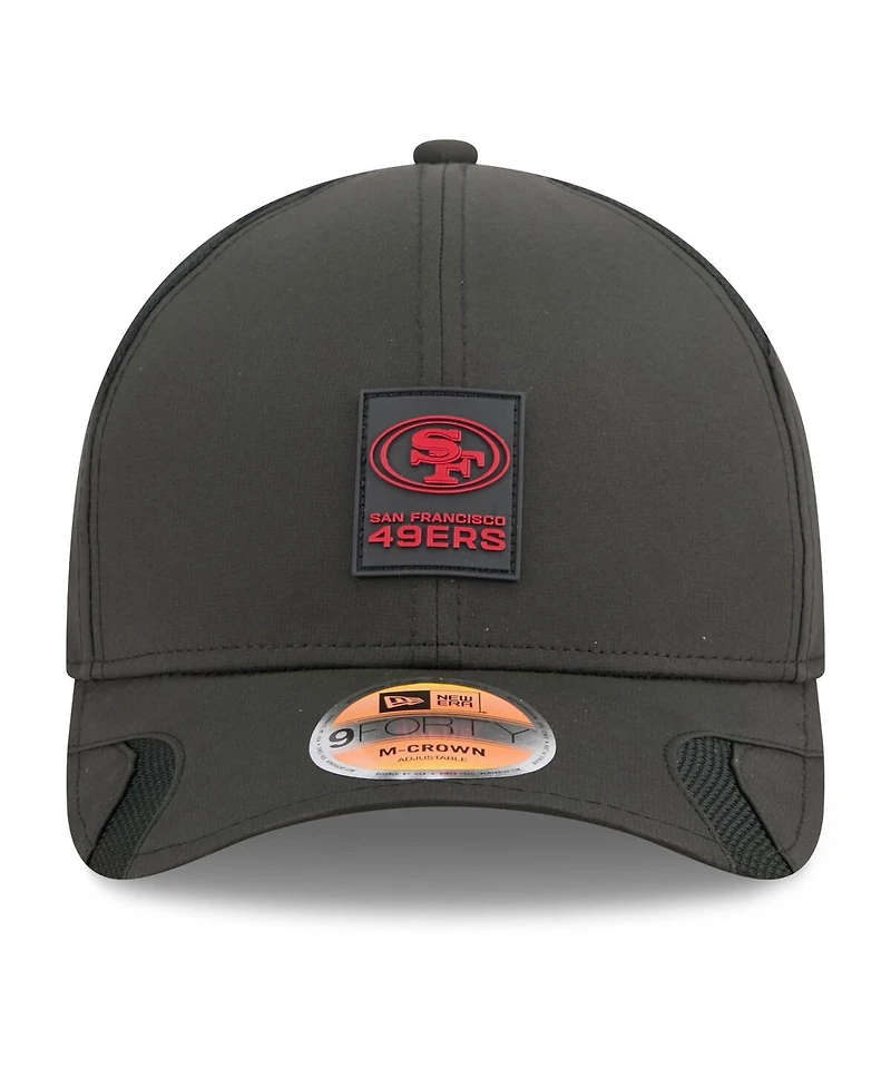 New Era Men's San Francisco 49ers 2025 Sideline M-crown 9FORTY Adjustable Hat
