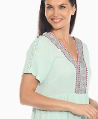 White Mark Women's Short Sleeve Embroidered V-Neck Shift Dress