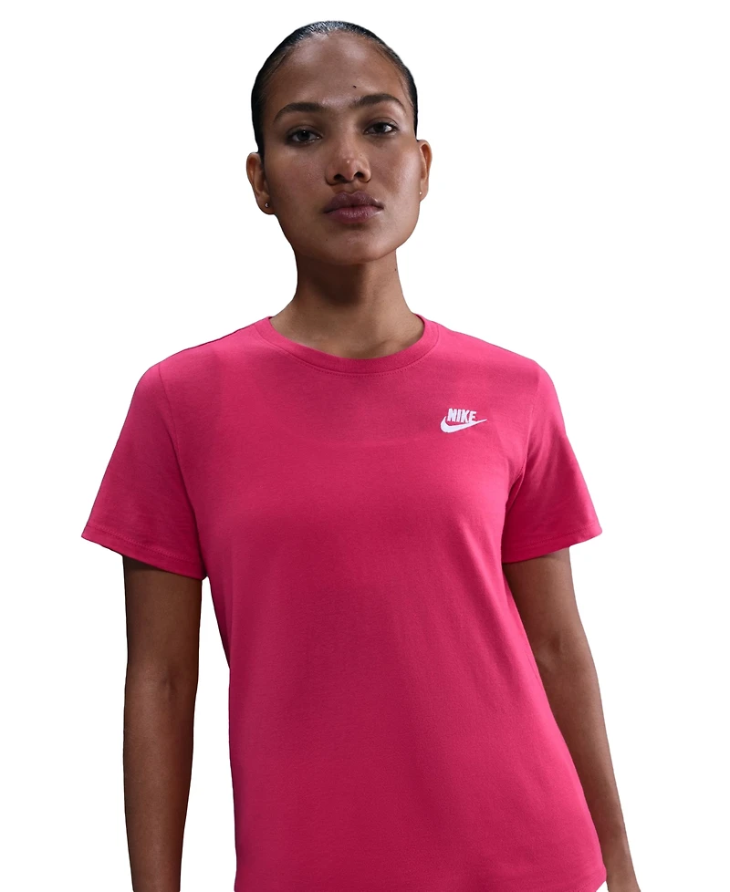 Nike Women's Sportswear Club Essentials T-Shirt